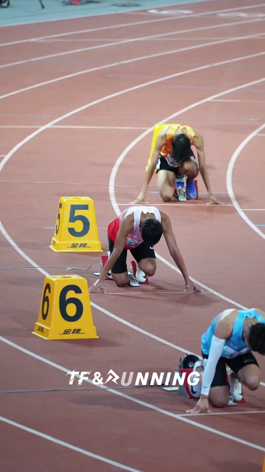 kaiyun.com-跨栏赛跑，闪电出击展示速度魅力