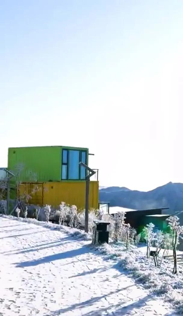 开云网站-迷你高山滑雪节，地面雪景的奇幻体验