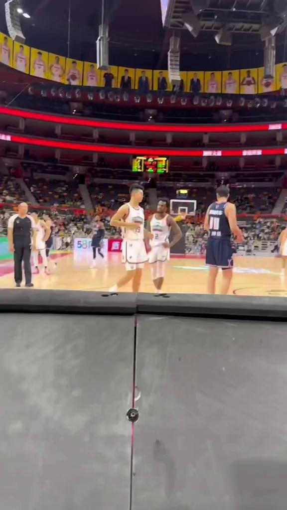 开云体育：CBA外援与本土球员，携手共进共创辉煌的简单介绍